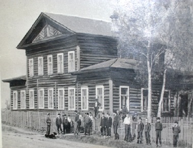 Здание школы начала 20 века